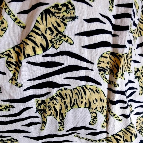 Tiger Crop Top EUC ❤️🐅 - Picture 11 of 15
